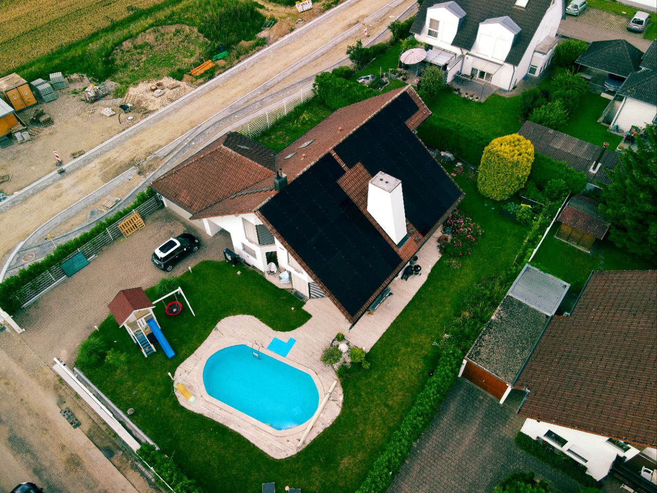 ein schönes Haus mit PV-Anlagen